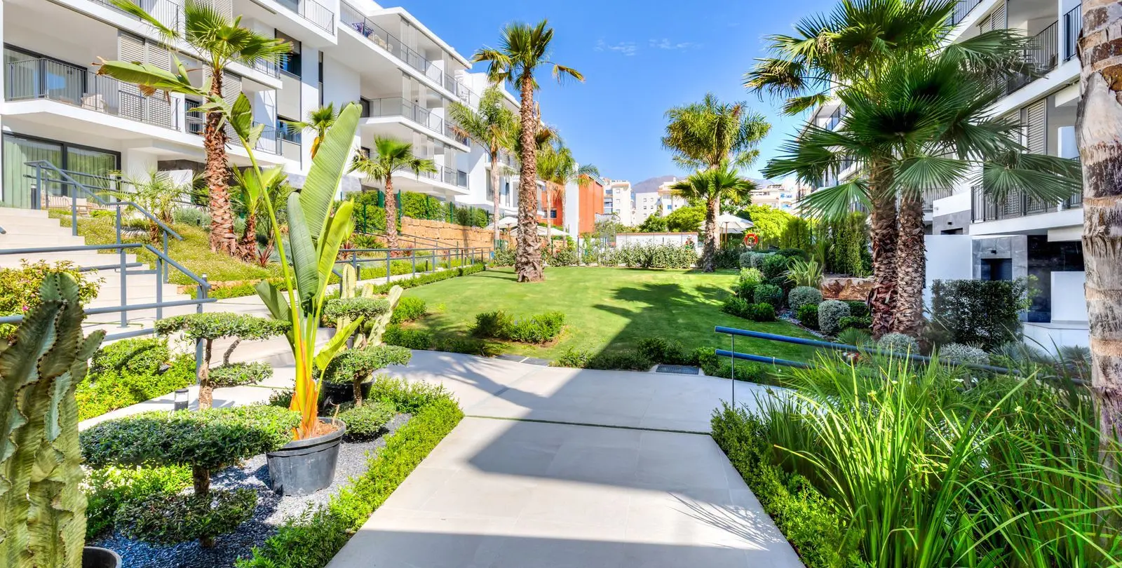Venta de apartamento en planta baja en Estepona 17