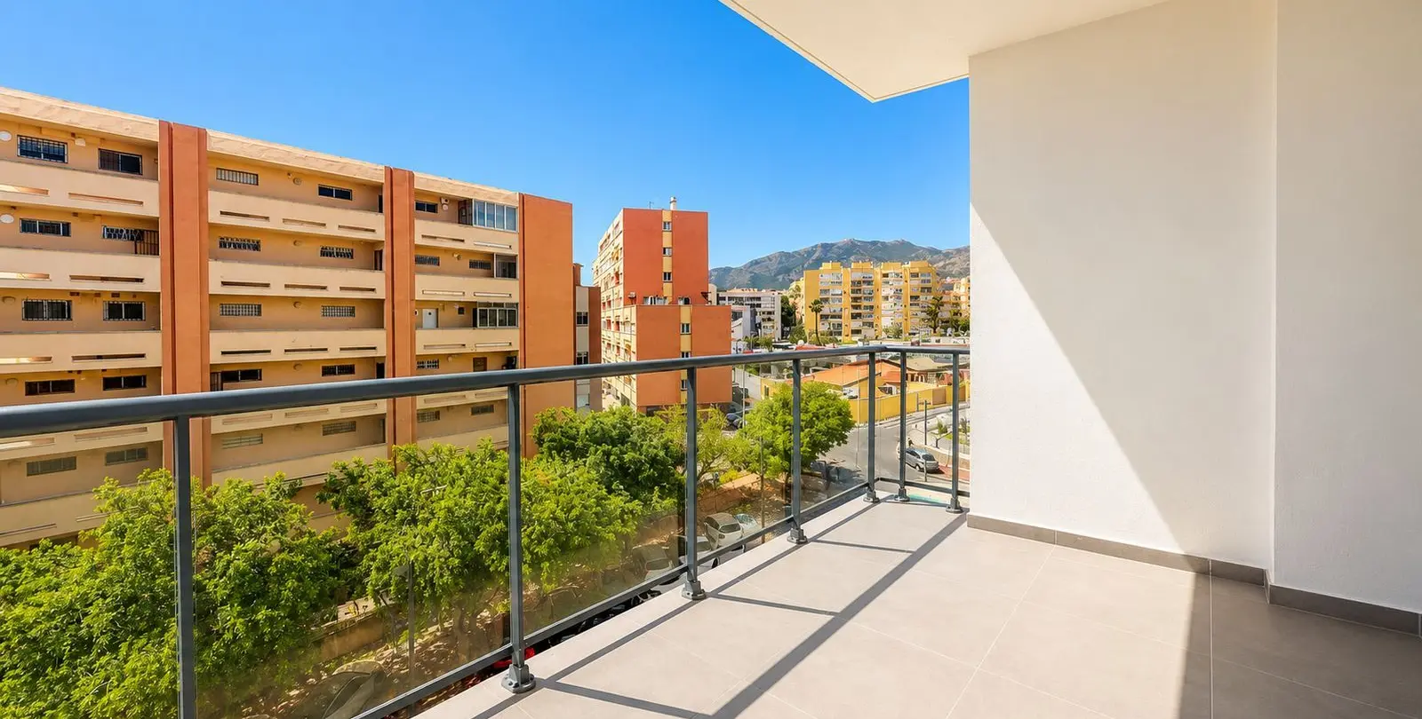 Продажа апартаментов на среднем этаже в Benalmadena Costa 6