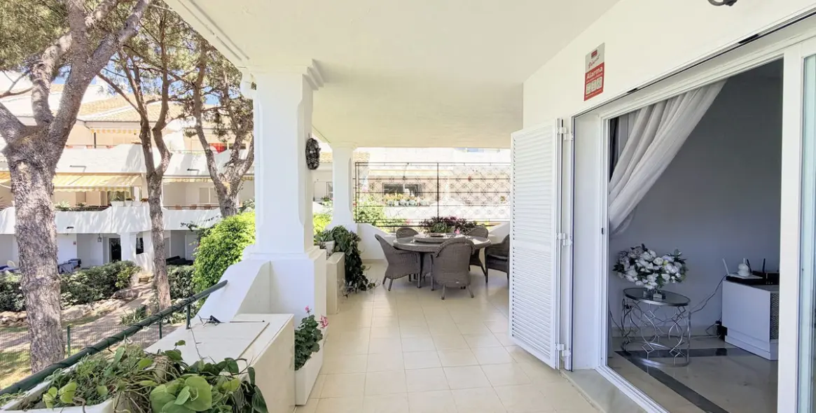 Venta de apartamento en planta media en Estepona 7