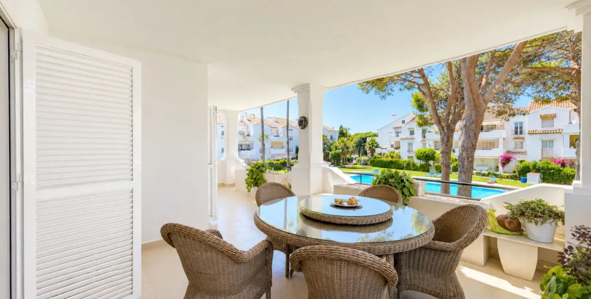 Venta de apartamento en planta media en Estepona 8