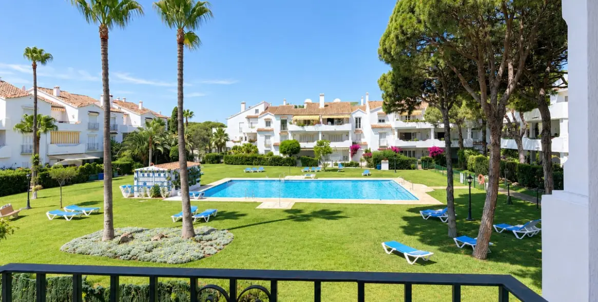 Venta de apartamento en planta media en Estepona 9