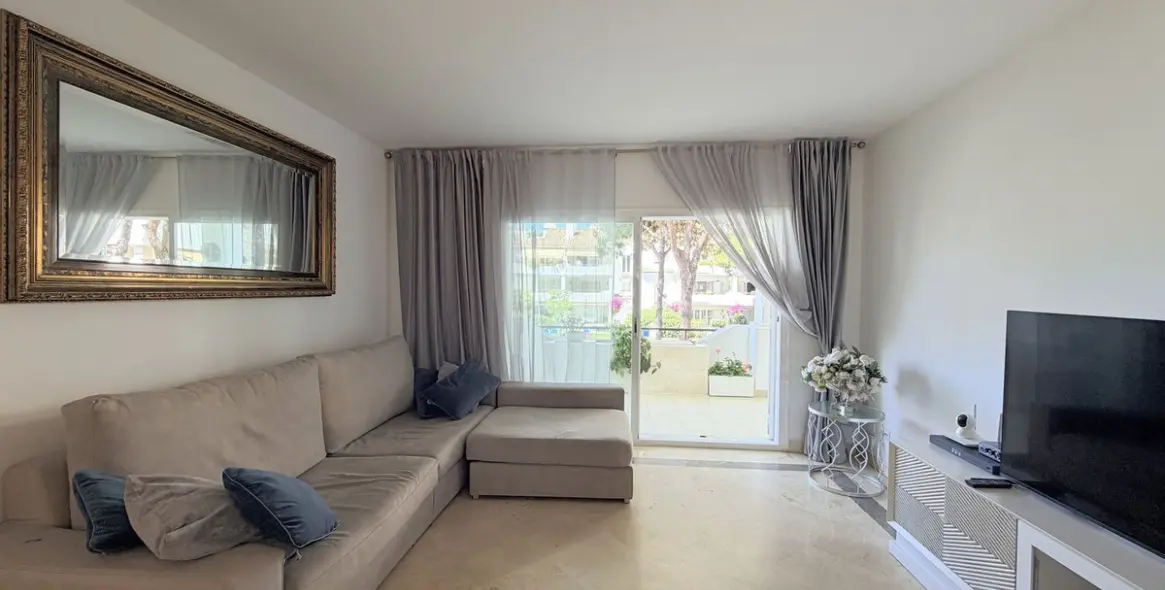 Venta de apartamento en planta media en Estepona 14