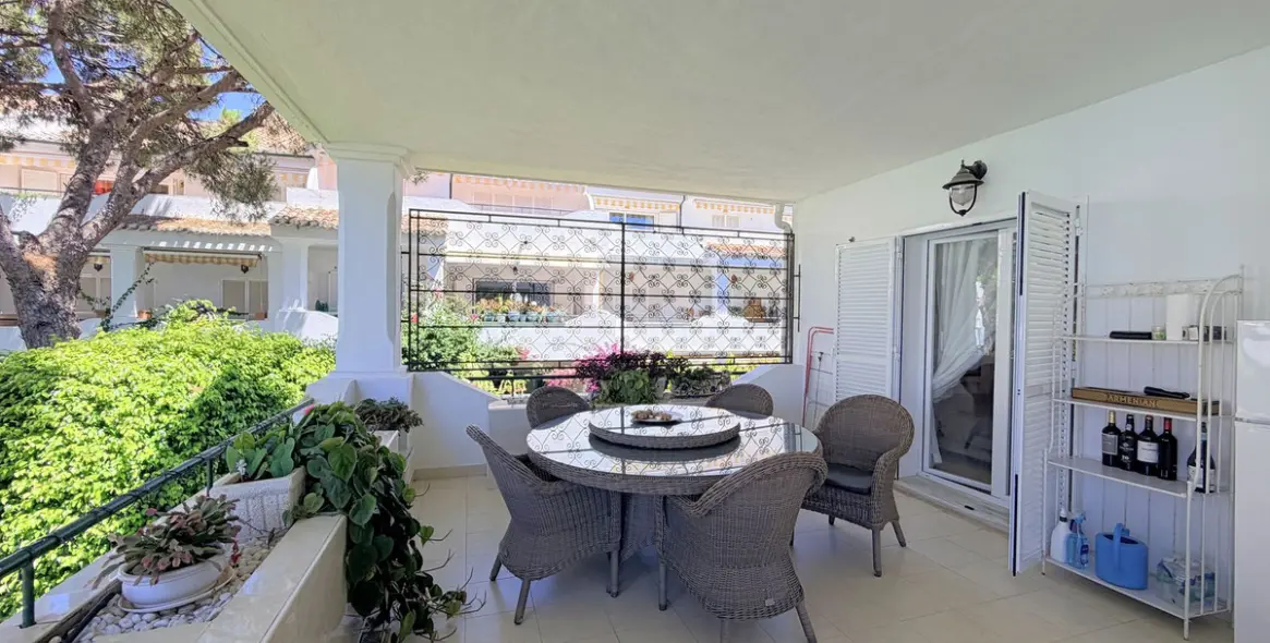 Venta de apartamento en planta media en Estepona 30