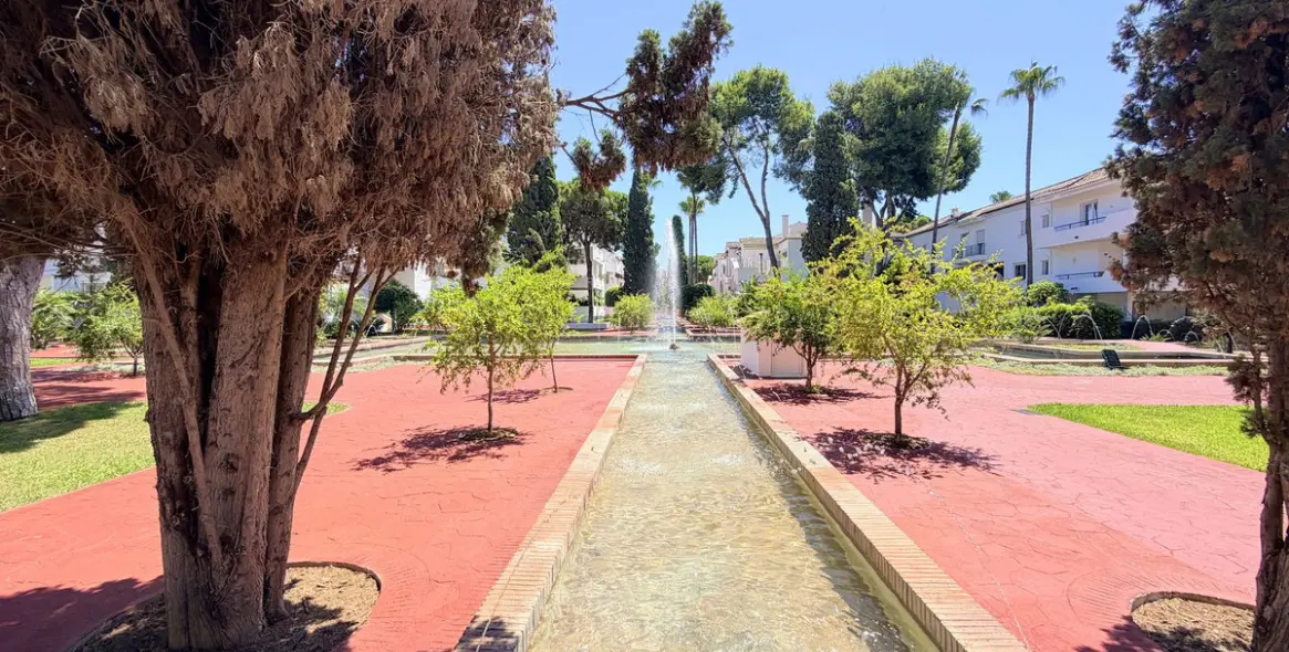 Venta de apartamento en planta media en Estepona 41