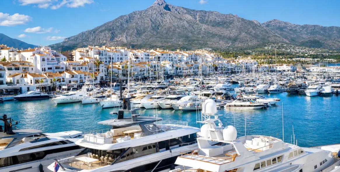 Venta de apartamento en planta media en Estepona 46