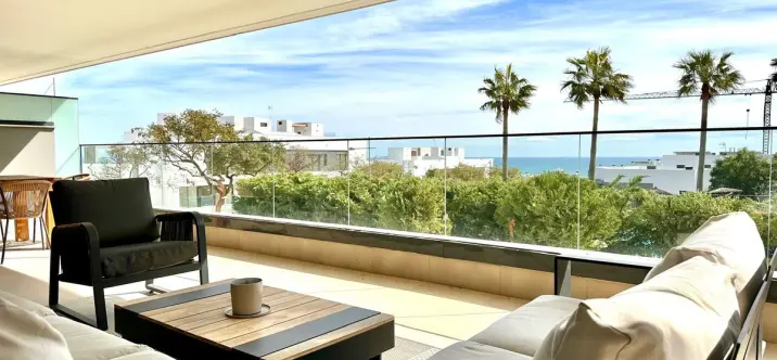 Venta de apartamento en planta baja en Estepona 0