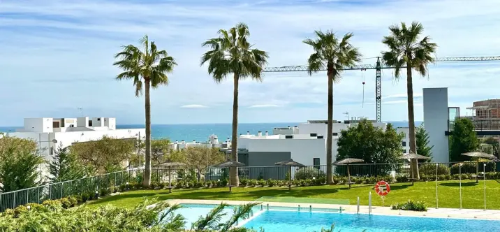 Venta de apartamento en planta baja en Estepona 2