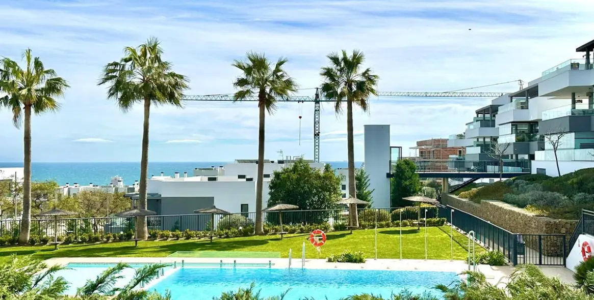 Sale of ground floor apartment in Estepona 18