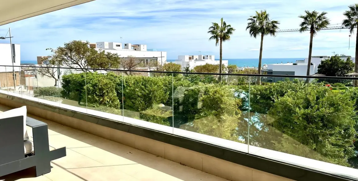 Sale of ground floor apartment in Estepona 37