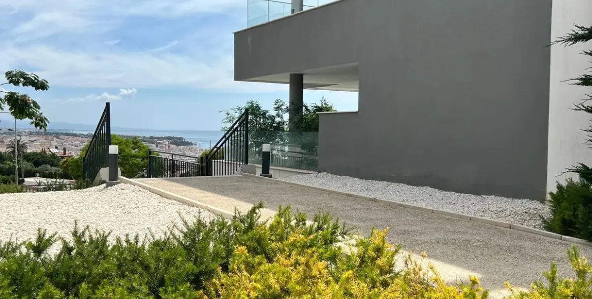 Sale of ground floor apartment in Estepona 40