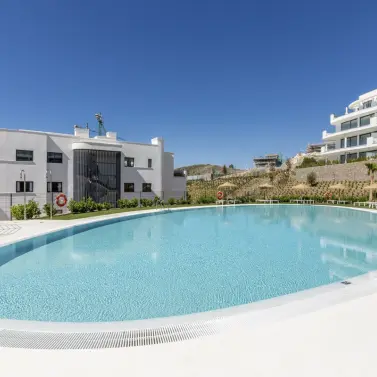 Sale of middle floor apartment in Higueron
