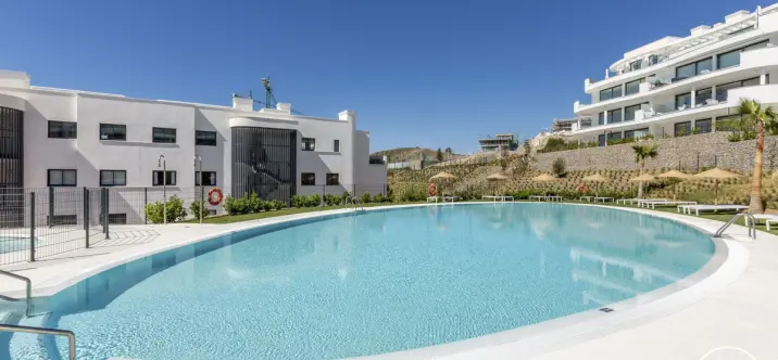 Sale of middle floor apartment in Higueron 0