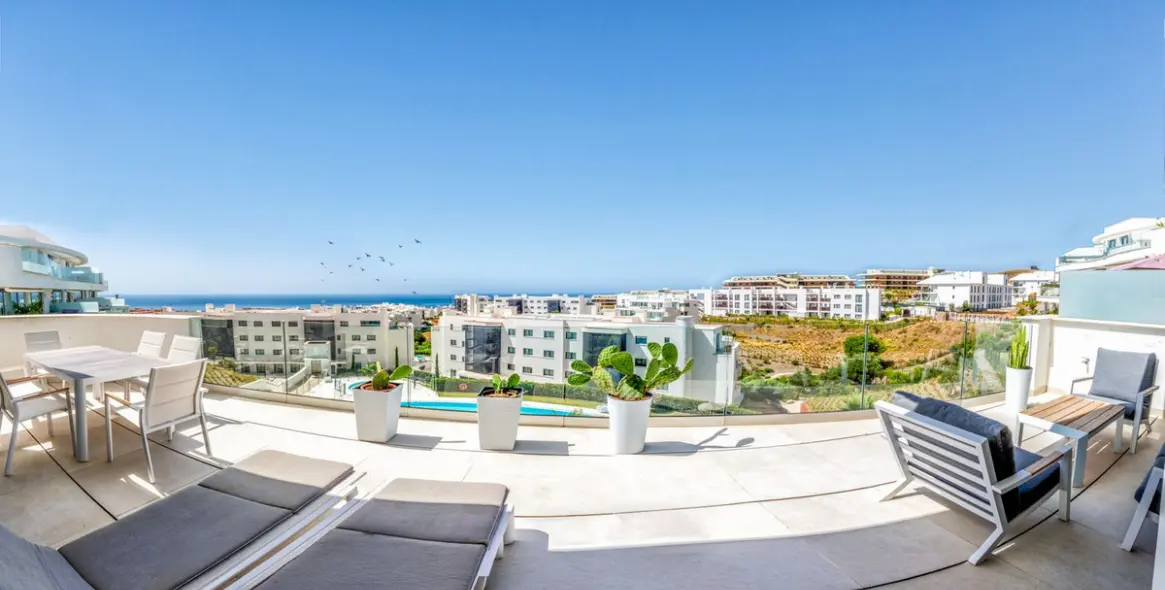 Sale of middle floor apartment in Higueron 2