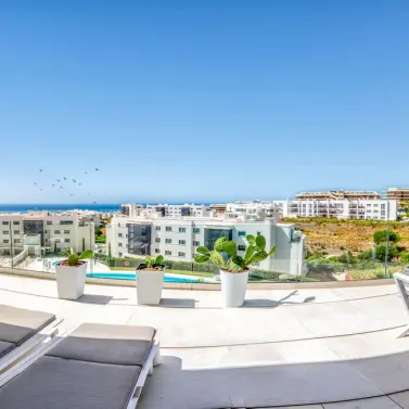 Sale of middle floor apartment in Higueron