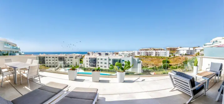 Sale of middle floor apartment in Higueron 1