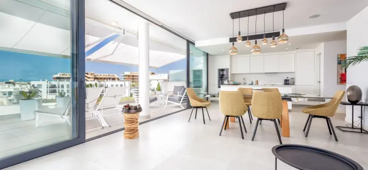 Sale of middle floor apartment in Higueron 2