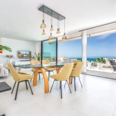 Sale of middle floor apartment in Higueron