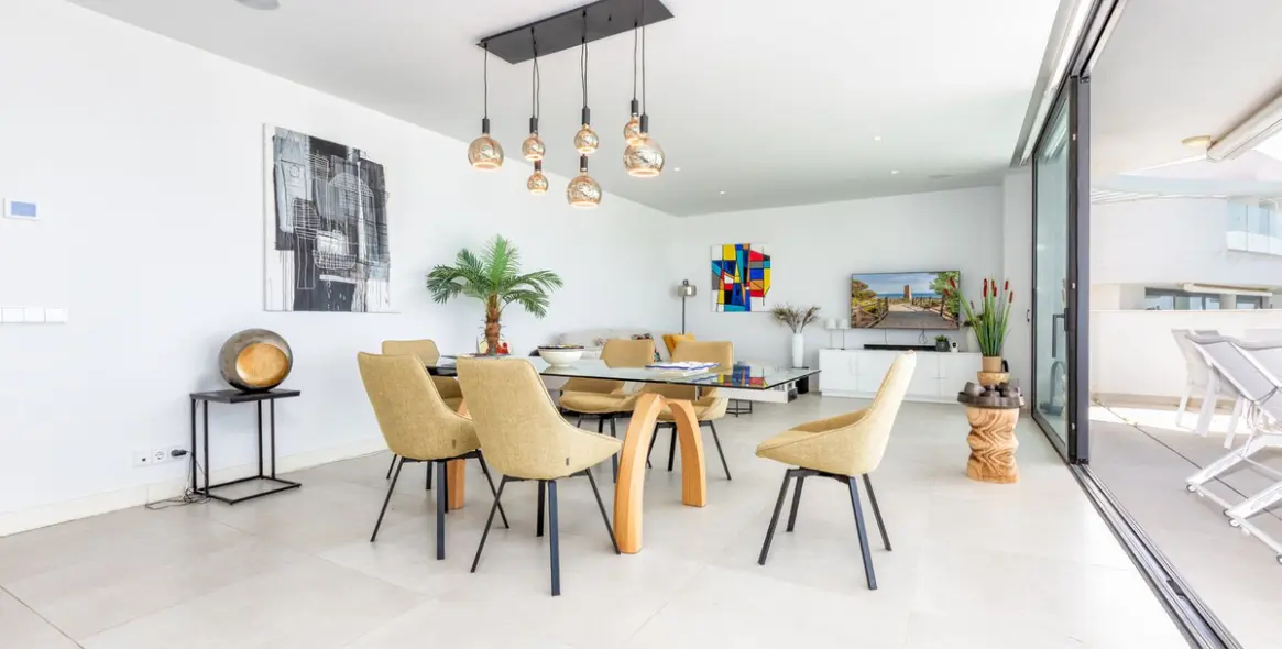 Sale of middle floor apartment in Higueron 5