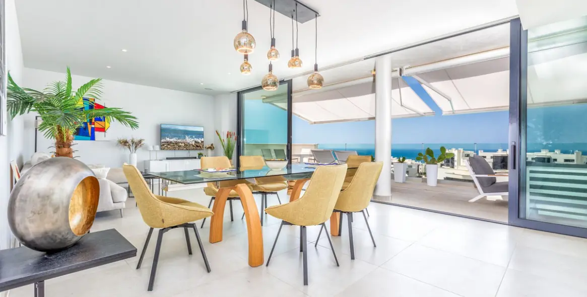 Sale of middle floor apartment in Higueron 7