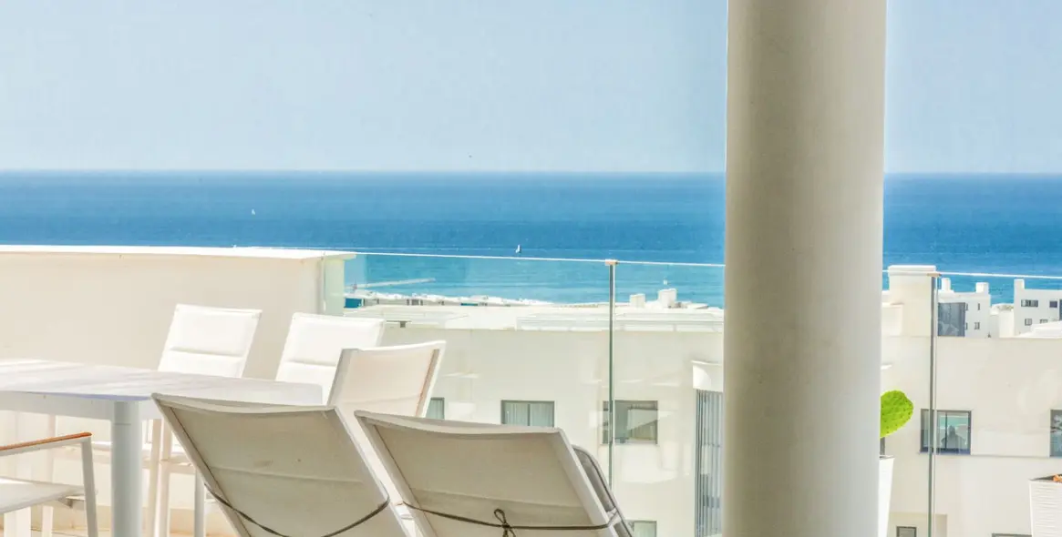 Sale of middle floor apartment in Higueron 9