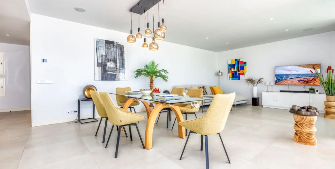 Sale of middle floor apartment in Higueron 13