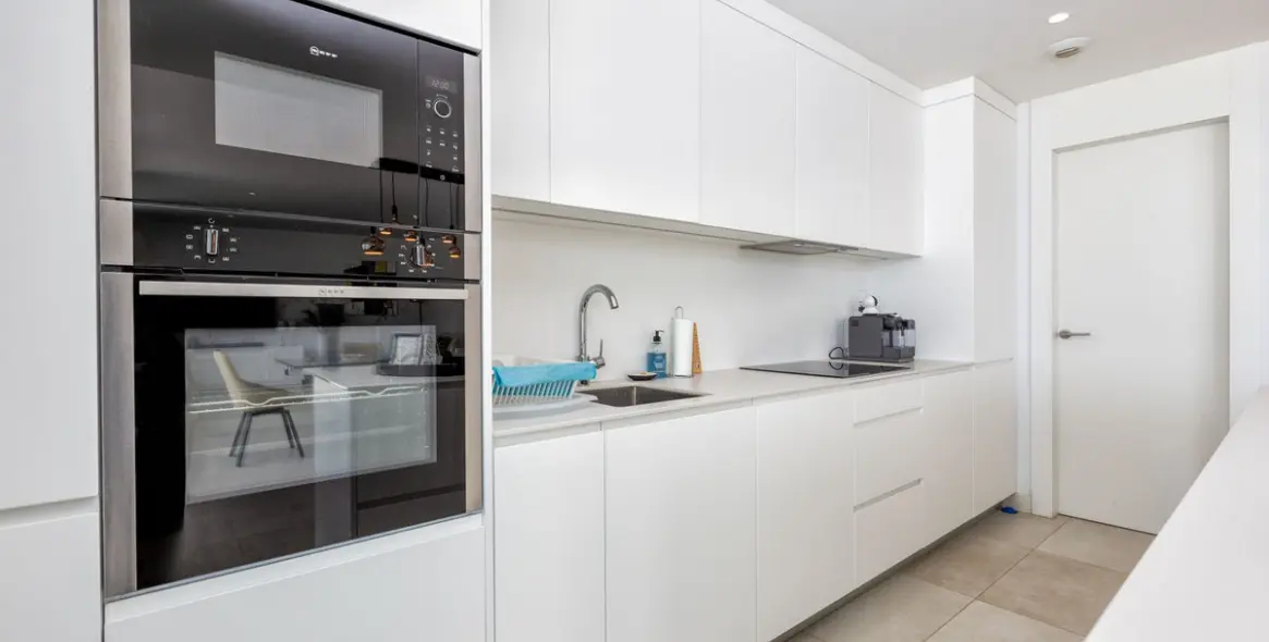 Sale of middle floor apartment in Higueron 15