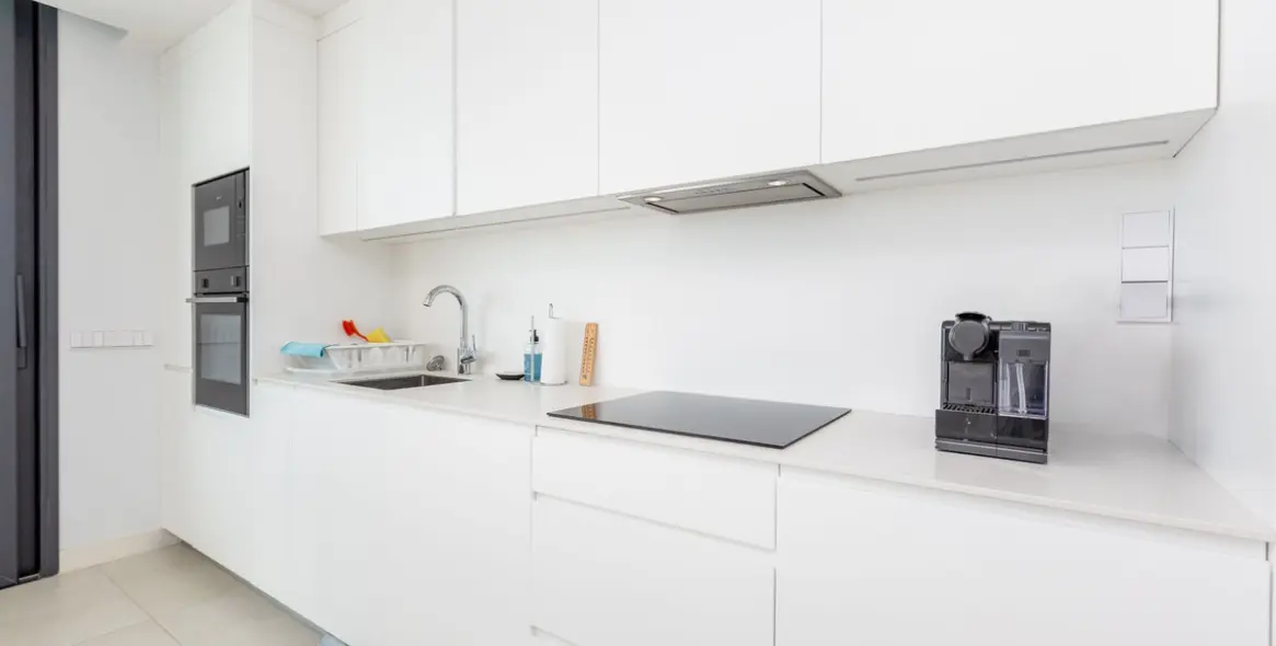 Sale of middle floor apartment in Higueron 20