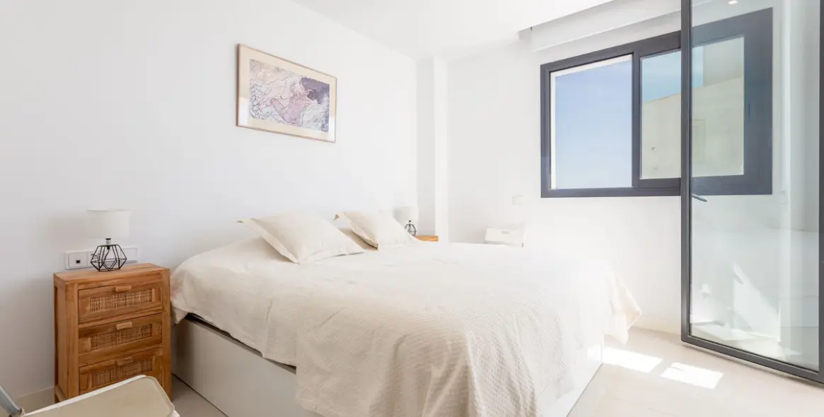 Sale of middle floor apartment in Higueron 25