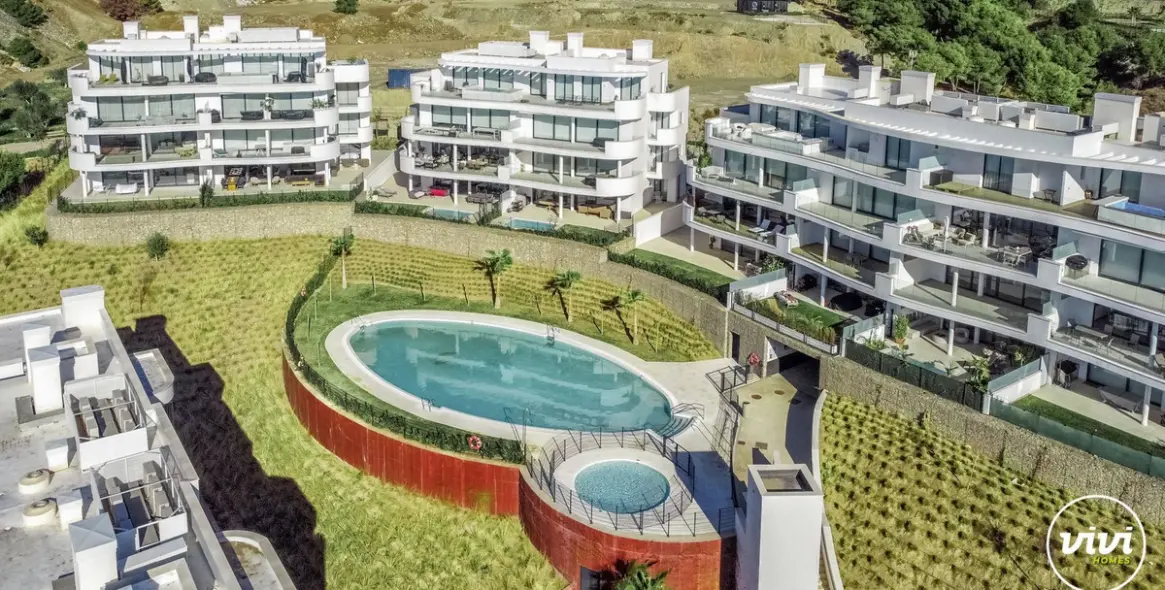 Sale of middle floor apartment in Higueron 32