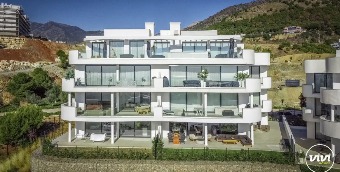 Sale of middle floor apartment in Higueron 34