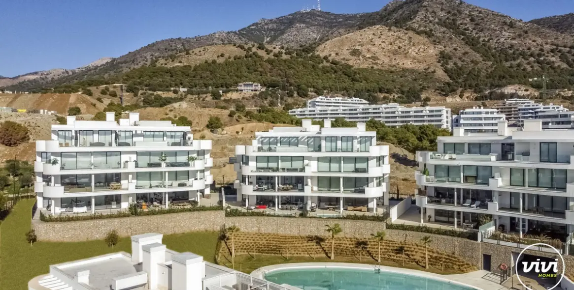 Sale of middle floor apartment in Higueron 37