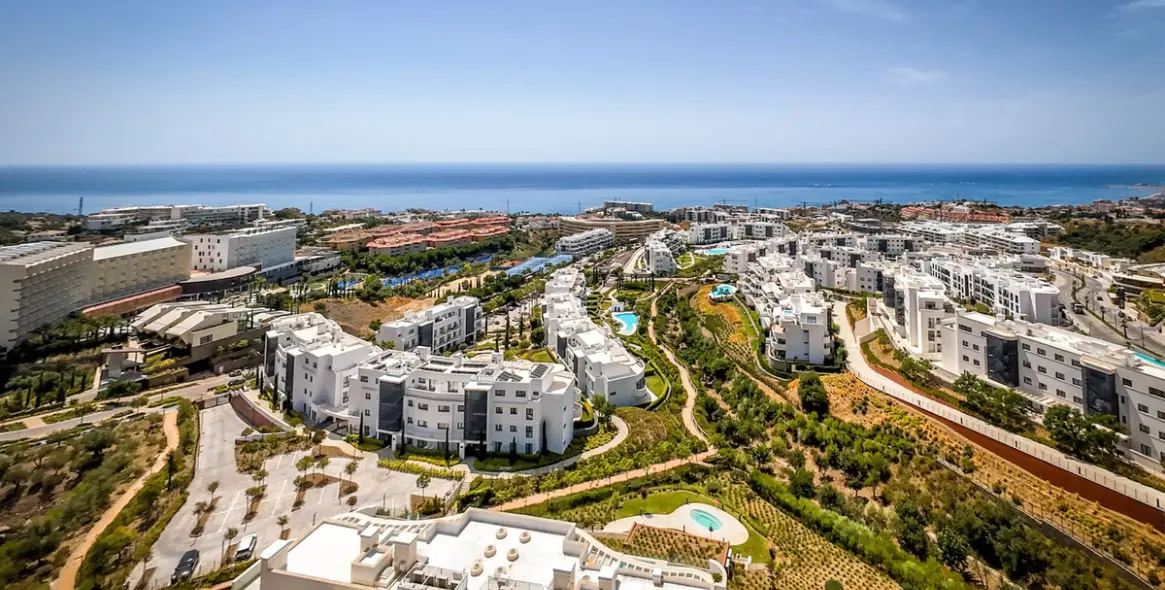 Sale of middle floor apartment in Higueron 45