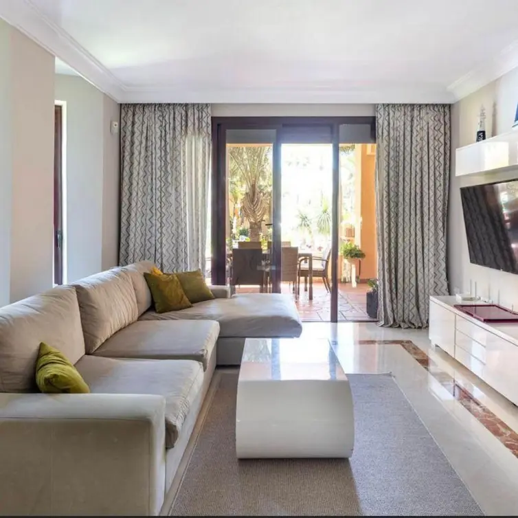 Venta de apartamento en planta baja en San Pedro de Alcántara