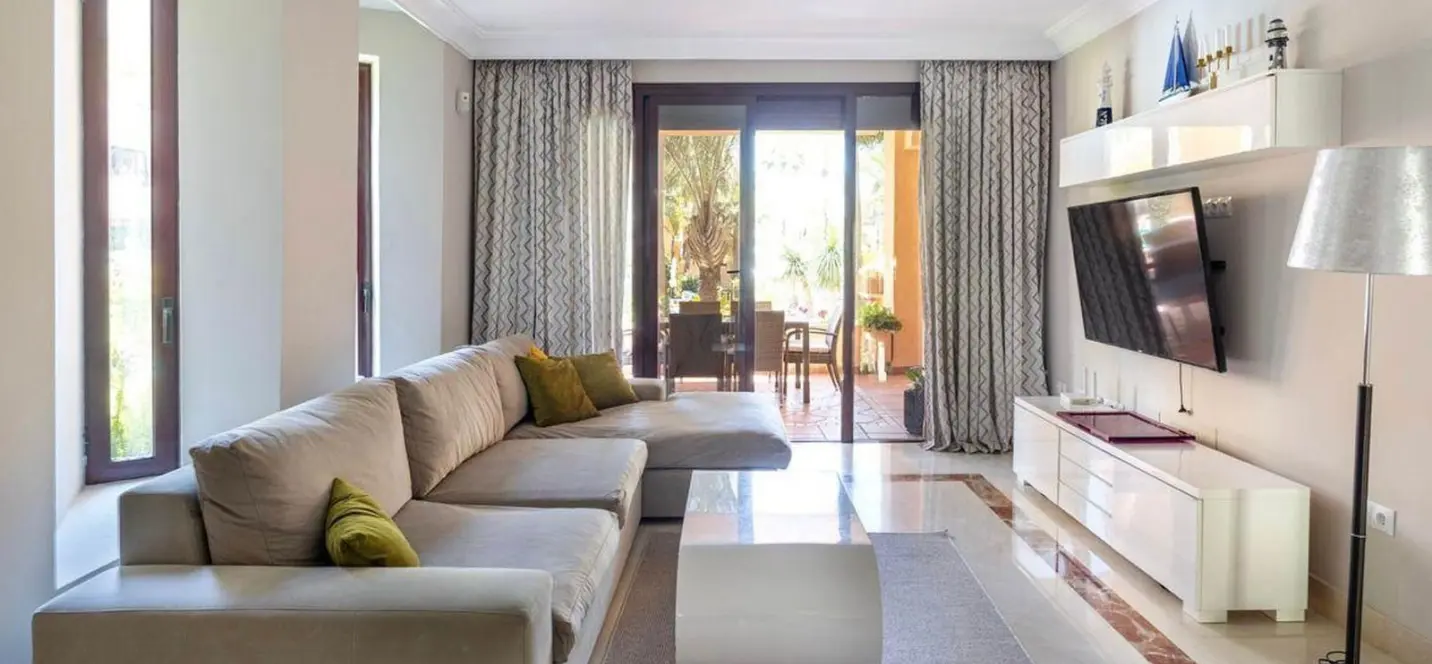 Venta de apartamento en planta baja en San Pedro de Alcántara 1