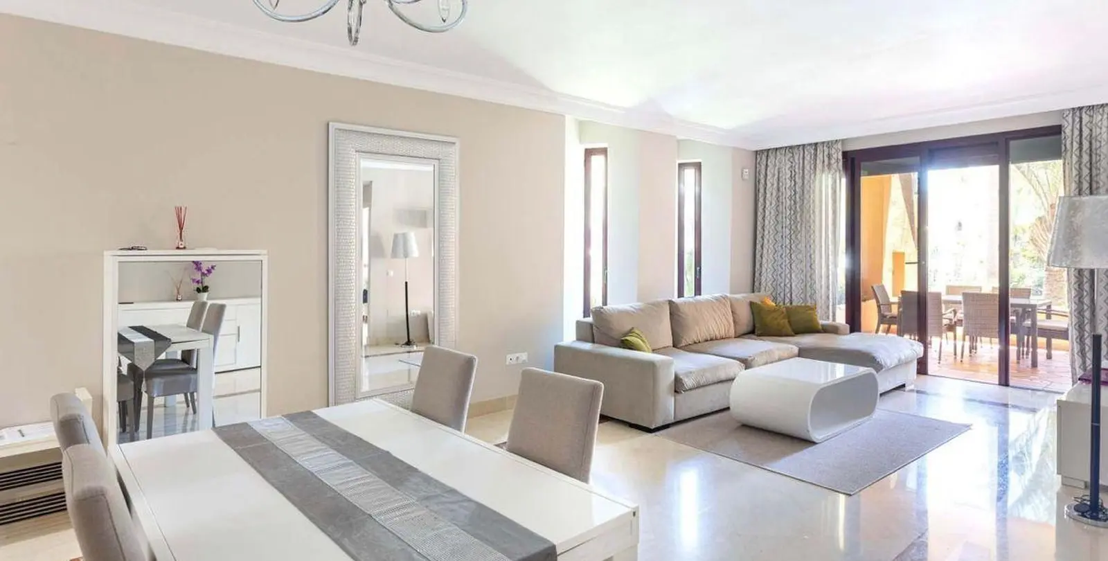 Venta de apartamento en planta baja en San Pedro de Alcántara 3
