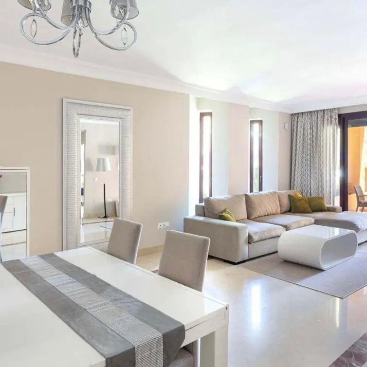 Venta de apartamento en planta baja en San Pedro de Alcántara