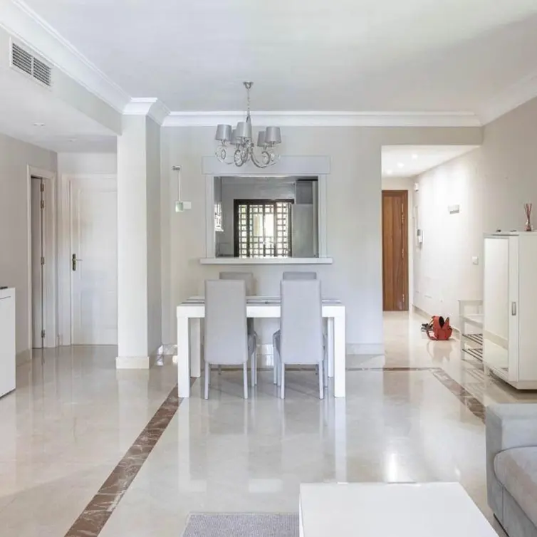 Venta de apartamento en planta baja en San Pedro de Alcántara