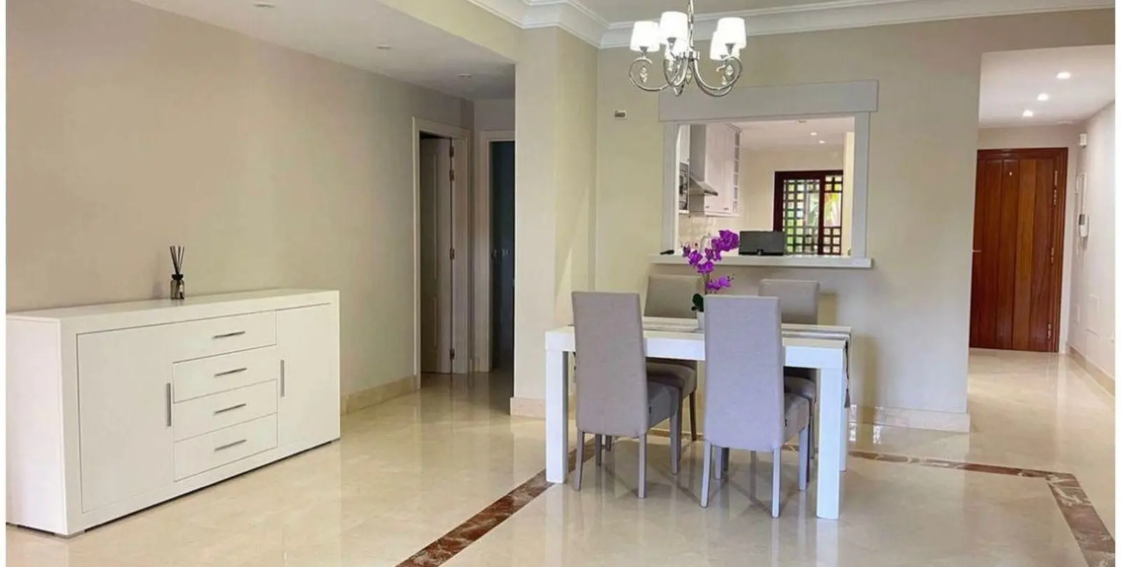 Venta de apartamento en planta baja en San Pedro de Alcántara 5