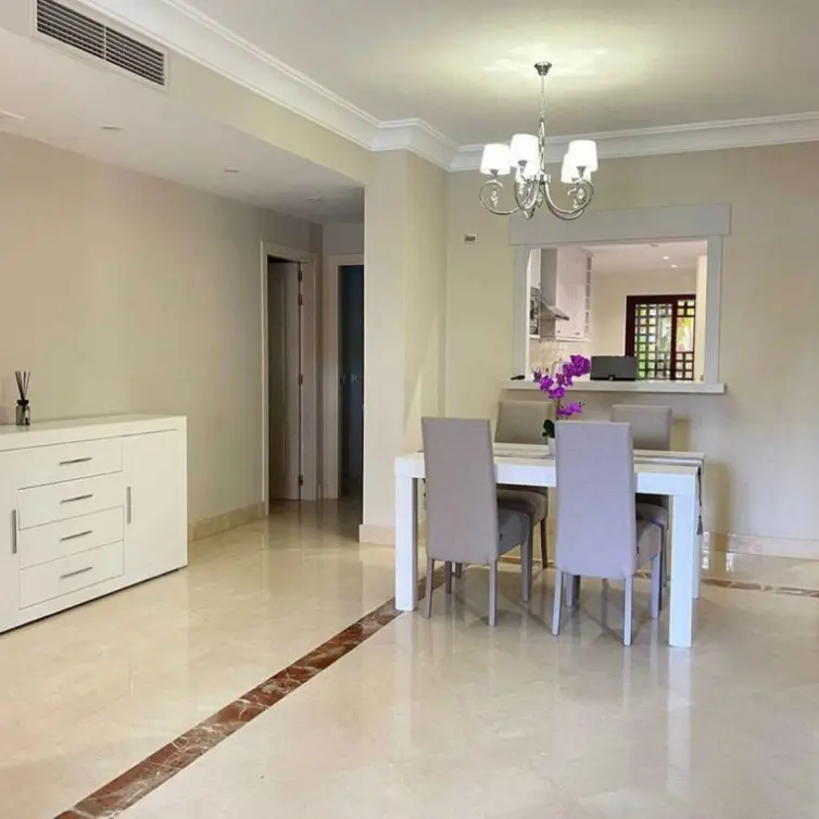Venta de apartamento en planta baja en San Pedro de Alcántara