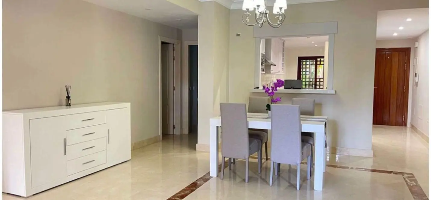 Venta de apartamento en planta baja en San Pedro de Alcántara 4