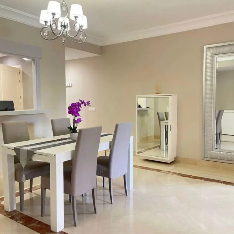 Venta de apartamento en planta baja en San Pedro de Alcántara