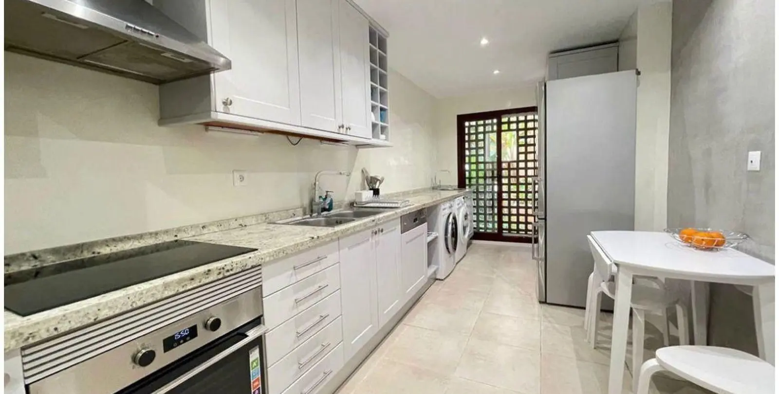 Venta de apartamento en planta baja en San Pedro de Alcántara 8