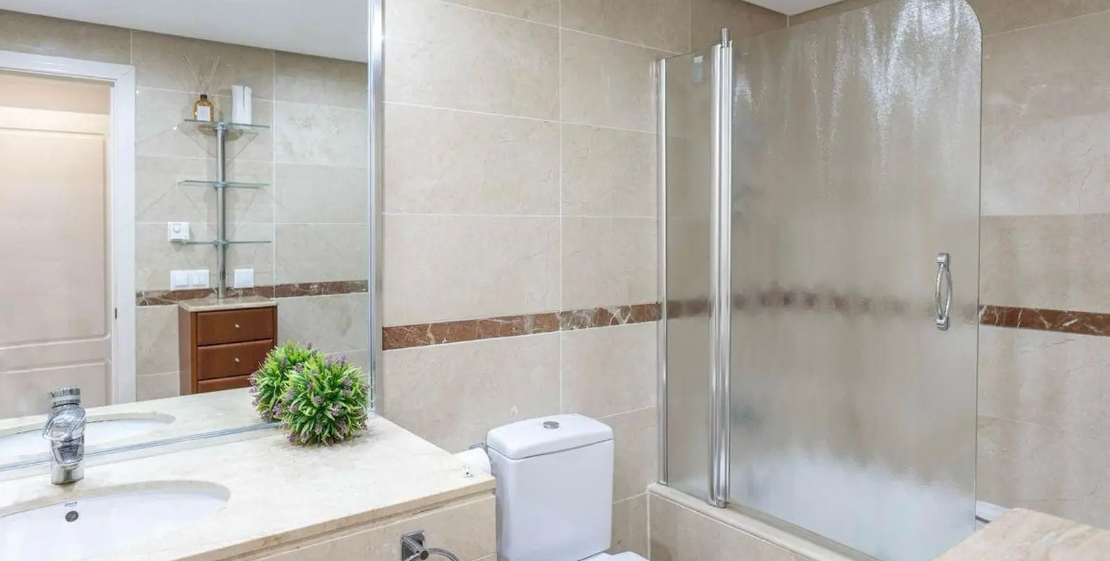 Venta de apartamento en planta baja en San Pedro de Alcántara 12