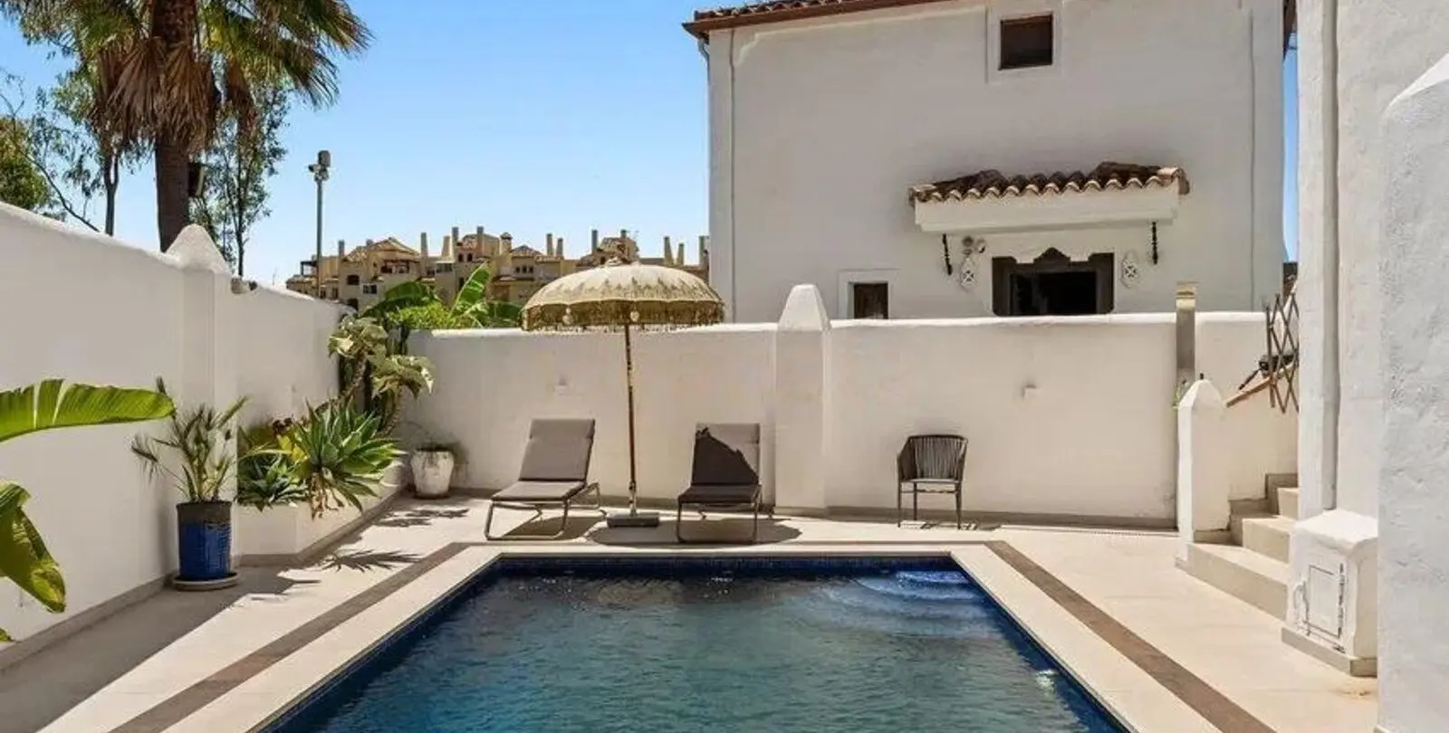 Venta de villa independiente en Selwo 4