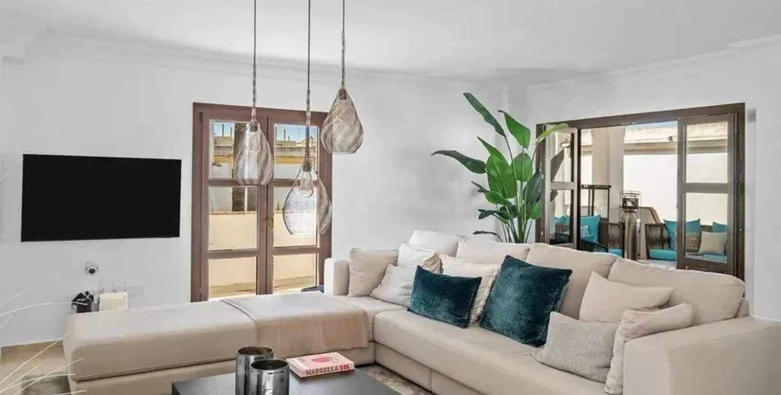 Venta de villa independiente en Selwo 9