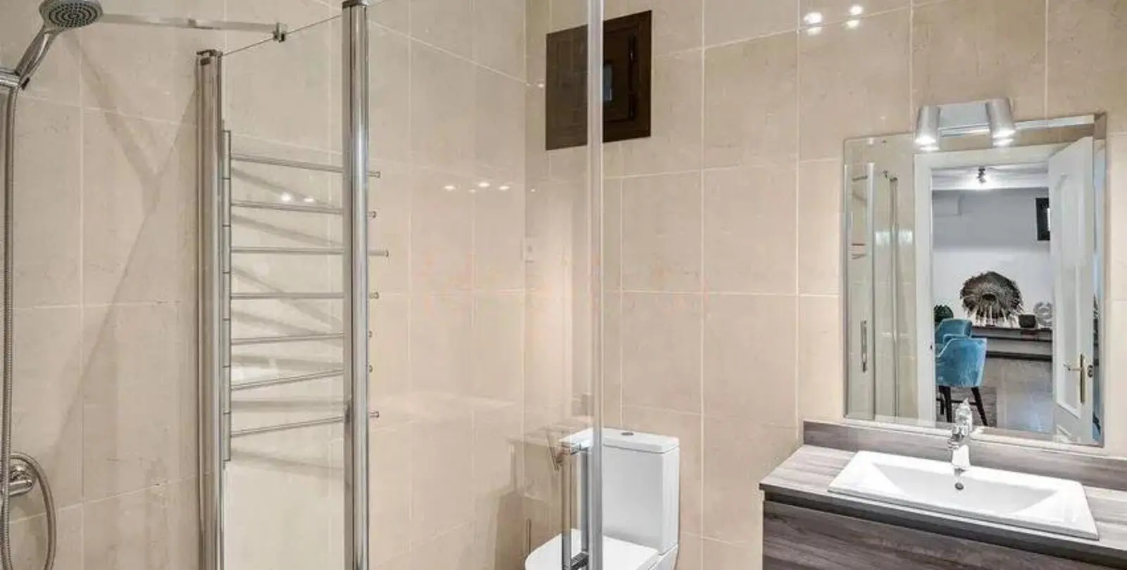 Venta de villa independiente en Selwo 28