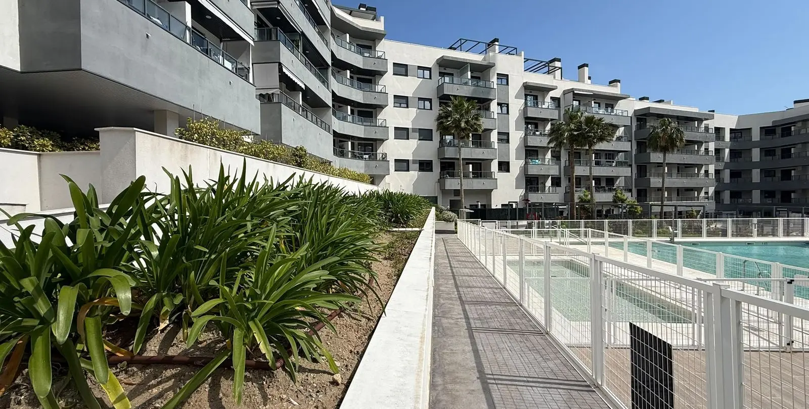 Sale of middle floor apartment in Las Lagunas 1