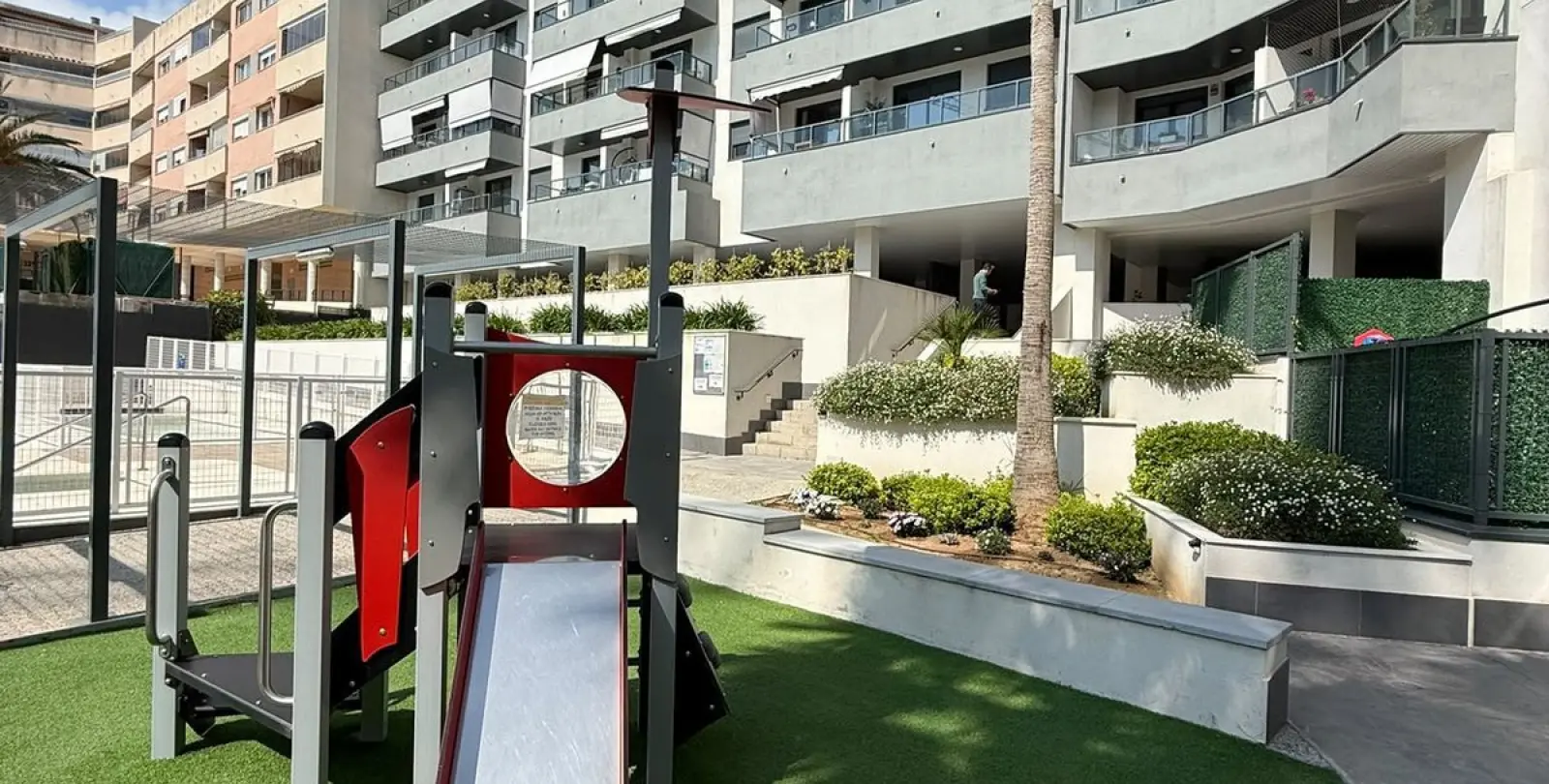 Sale of middle floor apartment in Las Lagunas 3