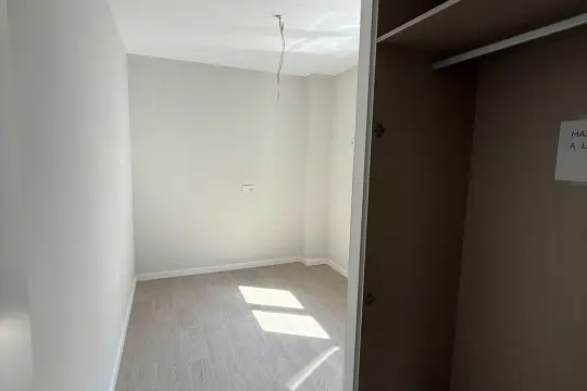 Image 6 thumb
