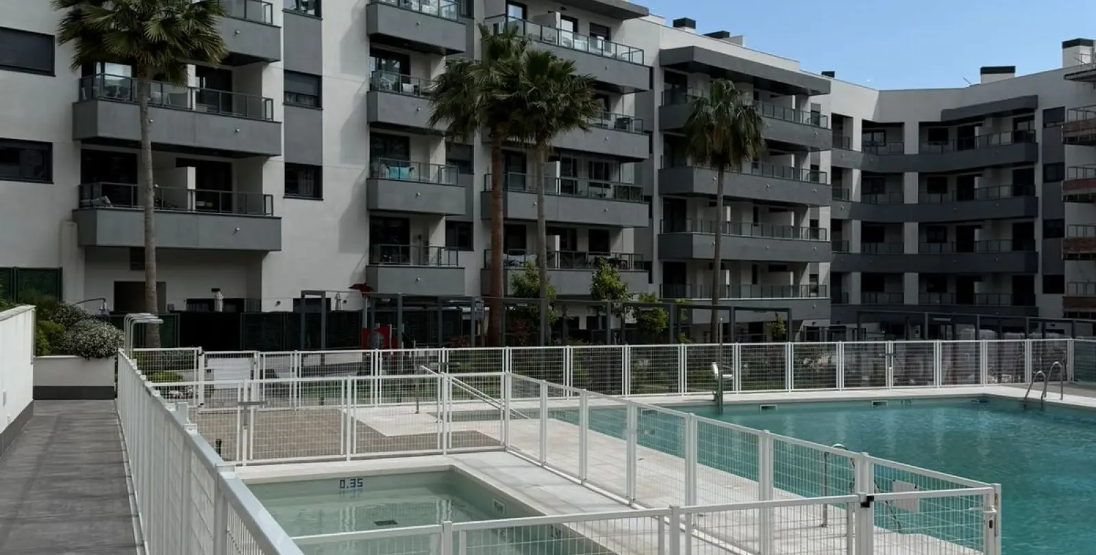 Sale of middle floor apartment in Las Lagunas 9